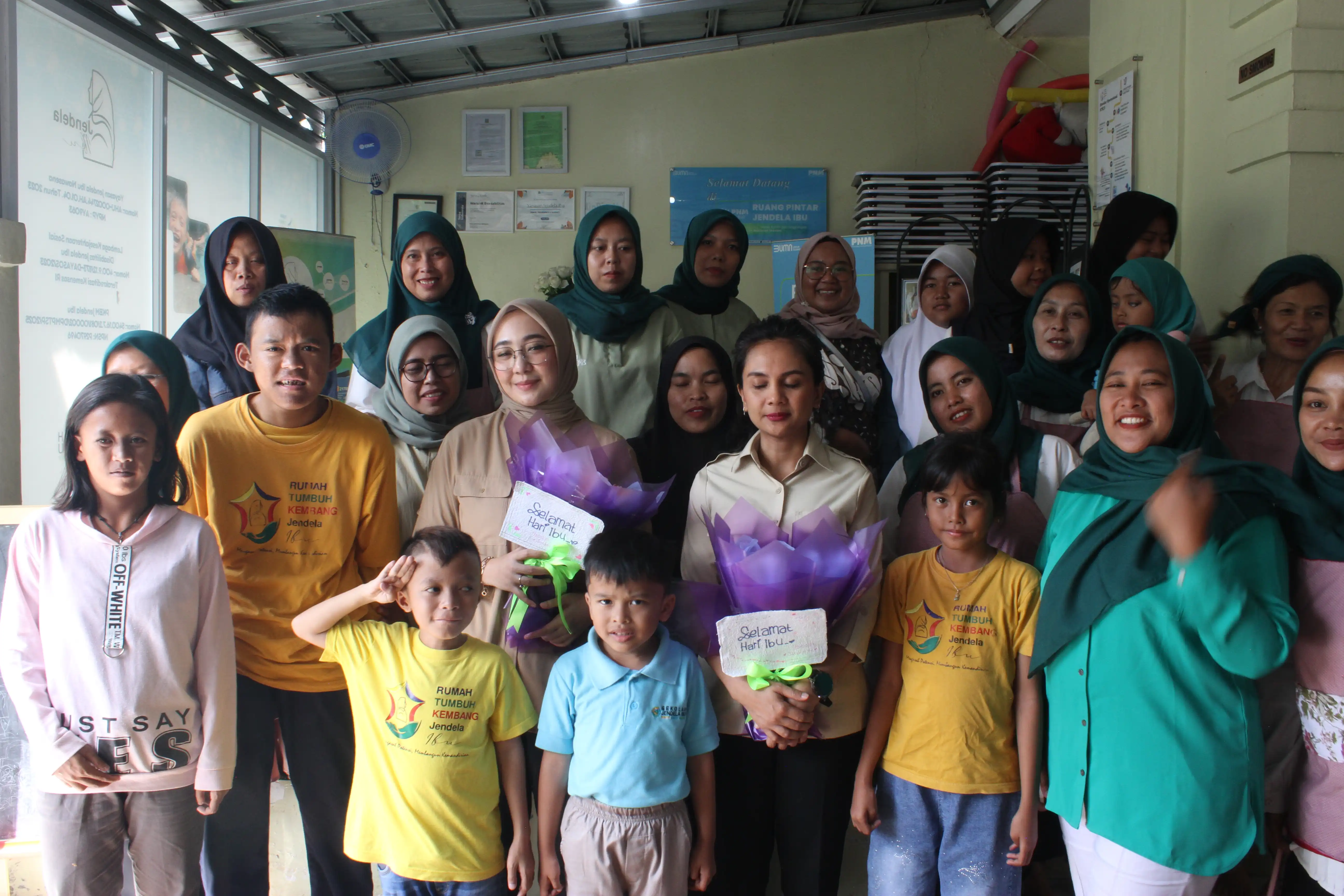 Peringatan Hari Ibu, Dua Wakil Rakyat Kunjungi Yayasan Jendela Ibu Bogor